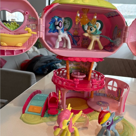 Hasbro Pink and Yellow Pony Playset - Picture 11 of 12